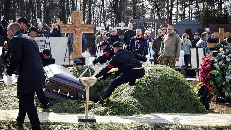 Guerre en Ukraine : des médias indépendants affirment avoir identifié au moins 70.000 soldats russes tués en Ukraine