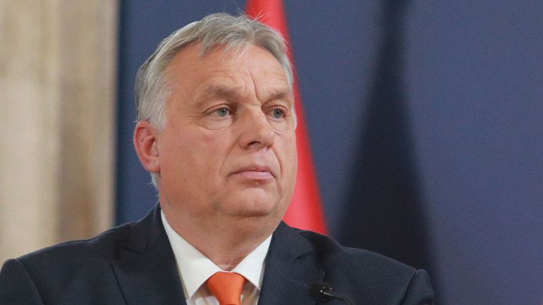 Polémique autour de l'écharpe de Viktor Orban, le président hongrois accusé de 