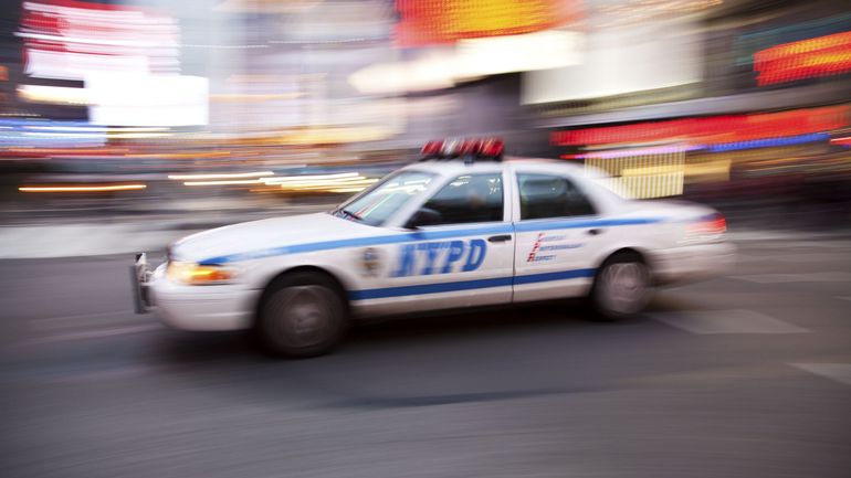 Un homme au volant d'une camionnette renverse et blesse huit personnes à New York