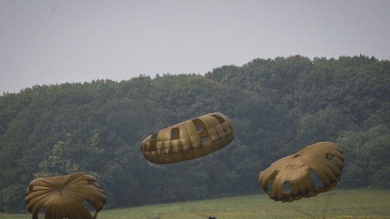 Pour la quatrième fois consécutive, médaille d'or du saut en parachute en formation pour la Défense belge