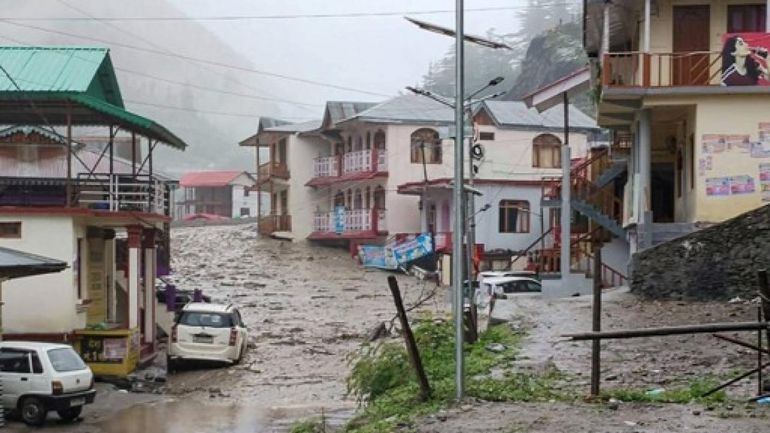 Inde : 4 morts et 100 personnes portées disparues après une crue subite dans l'Himalaya