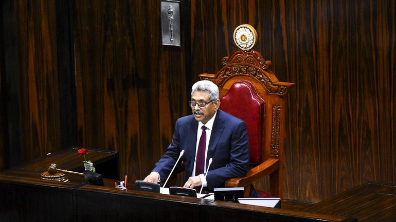 Le président du Sri Lanka annonce sa démission au Parlement par email