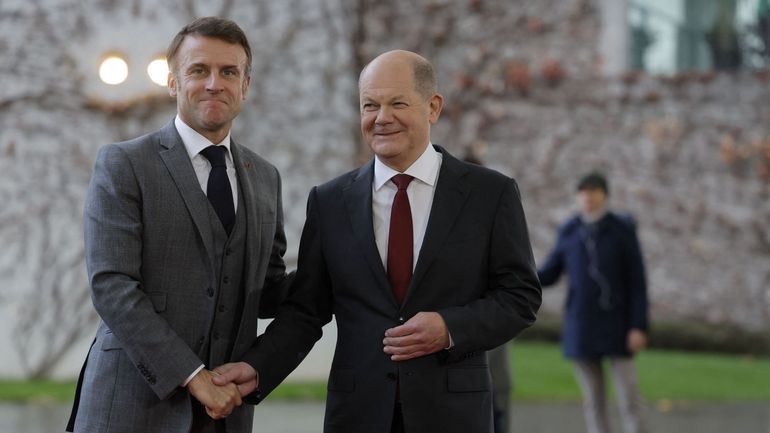 Le président français, Emmanuel Macron et le chancelier allemand, Olaf Scholz, deux des six "dirigeants négociateurs".