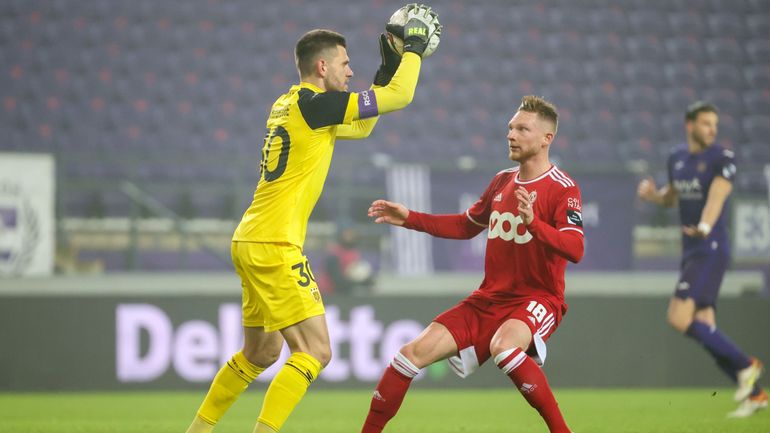 Déception à Anderlecht après le partage contre le Standard : "On a oublié de tuer le match", "On s'est tiré une balle dans le pied"