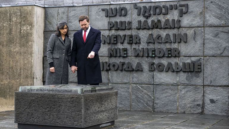 Le vice-président des États-Unis JD Vance en visite dans l'ancien camp de concentration de Dachau