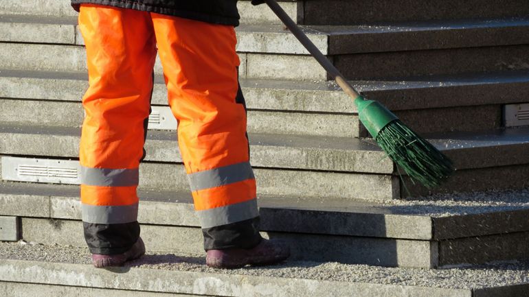 Les personnes en situation de séjour illégal peuvent-elles travailler en Belgique et y scolariser leurs enfants ?