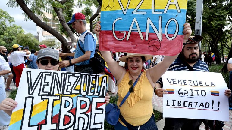 Crise au Venezuela : le camion des meetings de l'opposition confisqué par les autorités, Maduro attaque l'opposition