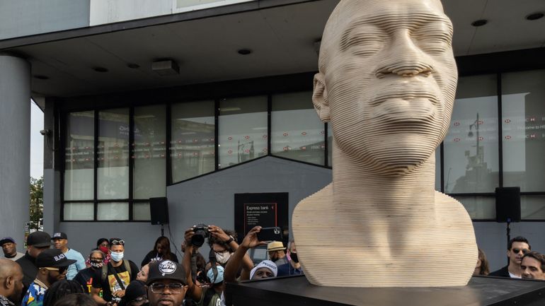 La statue de George Floyd taguée à New York, un groupuscule d'extrême droite soupçonné