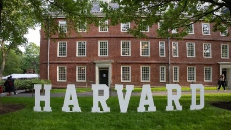 Le gouvernement Trump accuse Harvard d'antisémitisme et menace de couper ses subventions