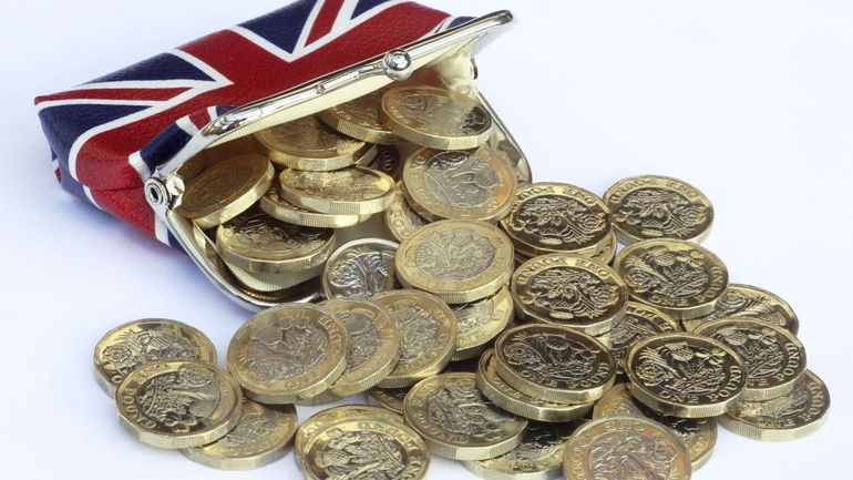 Les Britanniques frappés au porte-monnaie en 2022 par l'énergie et les taxes, selon une étude