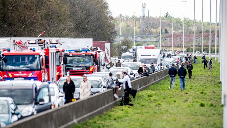 Brecht/Schoten : un grave accident de bus s'est produit sur l'autoroute E19 Anvers-Breda, deux morts à déplorer