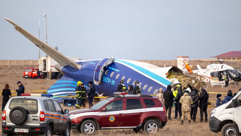 Crash d'un avion au Kazakhstan : Azerbaijan Airlines suspend des vols vers la Russie, le Kremlin refuse tout commentaire