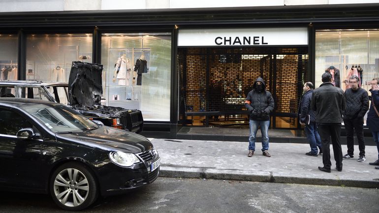 France : une boutique Chanel braquée à la voiture-bélier à Paris