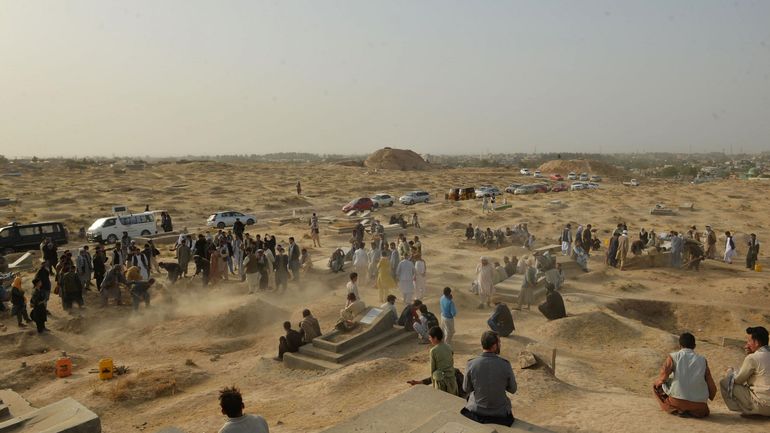 En Afghanistan, les chiites enterrent leurs morts au lendemain d'un attentat suicide de l'EI