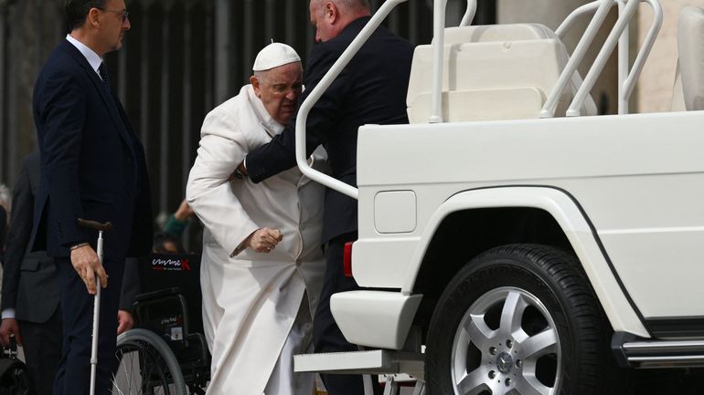 Le pape François hospitalisé pour une infection respiratoire, ses rendez-vous de jeudi et vendredi annulés