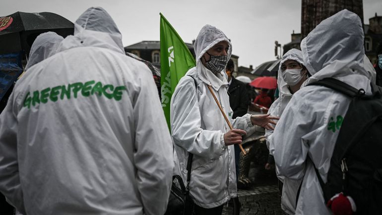 Greenpeace mène une action à Louvain pour protester contre la venue du géant Alibaba