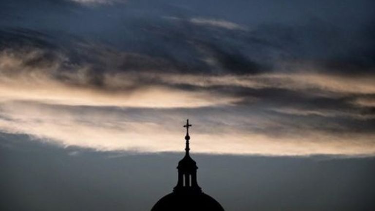 Violences sexuelles au sein de l'Eglise : le Parlement flamand approuve la création d'une commission spéciale