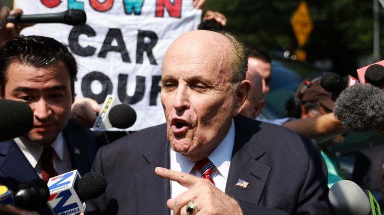 Inculpé en Géorgie, Giuliani, ex-avocat de Trump, dénonce une 