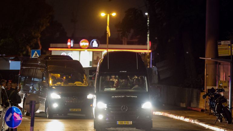 Selon l'armée israélienne, 14 otages israéliens et trois étrangers ont été remis à la Croix-Rouge