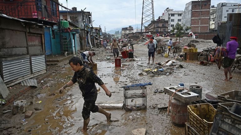 Népal : des inondations et glissements de terrain meurtriers ravagent l'est et le centre du pays