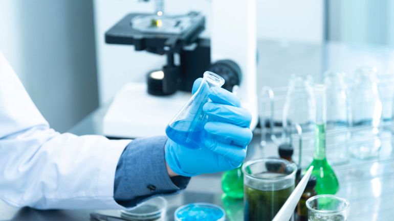 France : deux dirigeants de laboratoires devant la justice pour des anticancéreux périmés