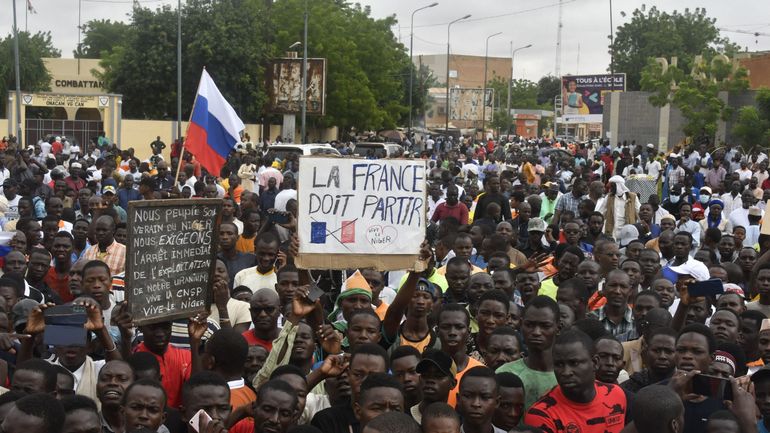 Coup d'Etat au Niger : des milliers de partisans des militaires putschistes manifestent à Niamey