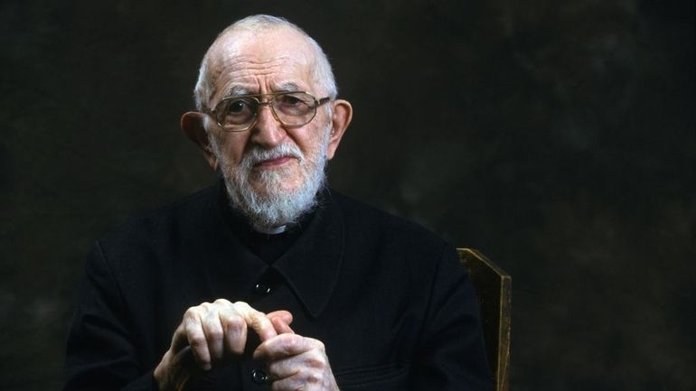 L'abbé Pierre visé par 12 nouvelles accusations de violences sexuelles, selon un rapport