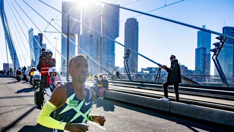 Marathon : jusqu’où peut aller Bashir Abdi ? "Ne pas encore avoir gagné de titre majeur peut lui donner les crocs"