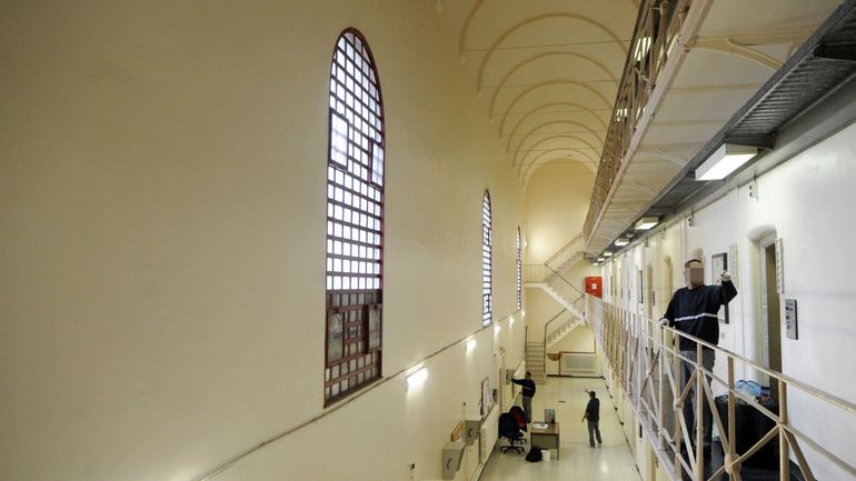Loi d'urgence contre la surpopulation carcérale : les condamnés à trois ans de prison peuvent être libérés après un an, excepté les auteurs de violences intrafamiliales