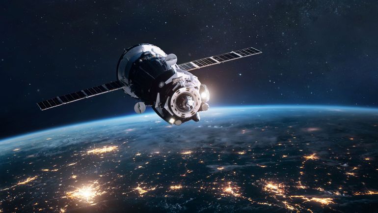 Espace : l'agence spatiale russe lance 55 satellites, dont deux iraniens