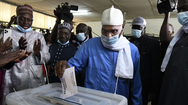 Au Sénégal, le camp présidentiel revendique une victoire contestée par l'opposition