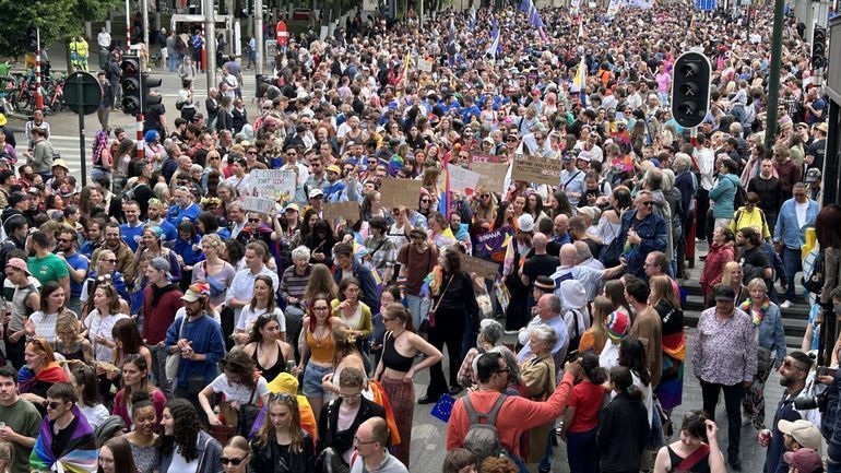 Brussels Pride : 70.000 personnes selon la police, 220.000 selon visit.brussels, pour défendre la cause LGBTQIA +