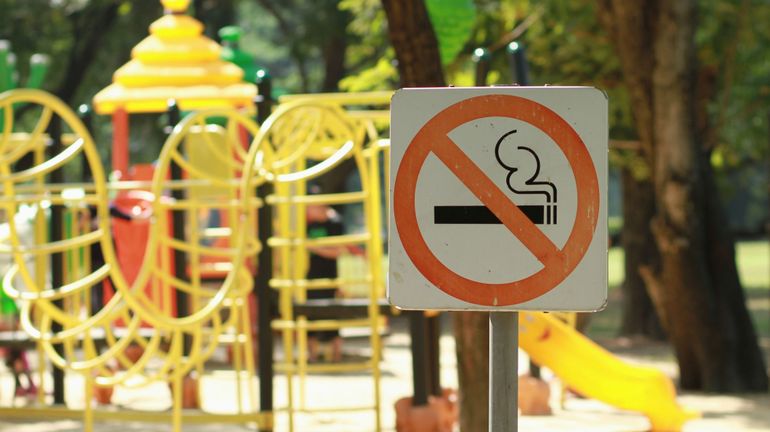 Journée mondiale sans tabac : interdire de fumer dans les aires de jeu et les parcs, une bonne stratégie ?