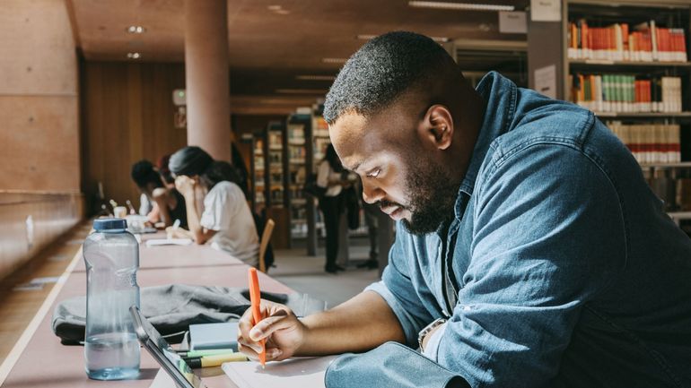 Quinze universités s'unissent pour améliorer l'accès des réfugiés à l'enseignement supérieur