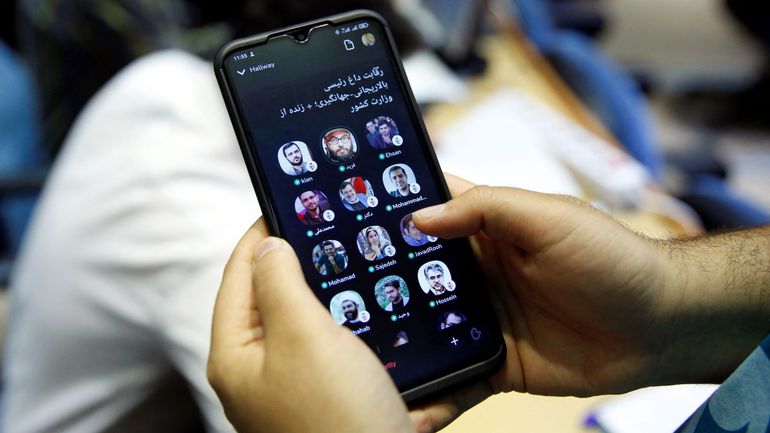 Les jeunes Iraniens contournent le blocage du Web grâce notamment au réseau Starlink d'Elon Musk