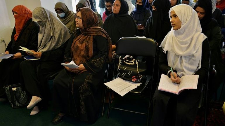 Afghanistan : des femmes veulent manifester si les écoles pour filles ne rouvrent pas
