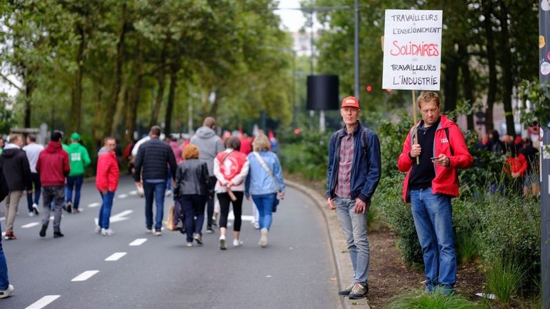 Budget fédéral : les syndicats se mobilisent ce vendredi contre les mesures d'économies annoncées