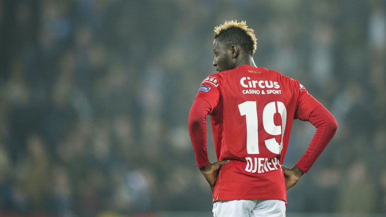 Officiel : Moussa Djenepo revient au Standard, qui s’active sur le marché des transferts
