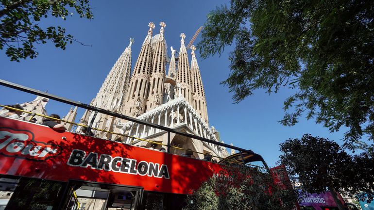 Barcelone : des écologistes aspergent de peinture la façade de la Sagrada Familia