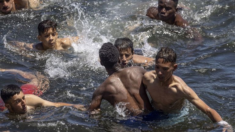 L'Espagne entame le renvoi vers le Maroc d'environ 800 migrants mineurs à Ceuta