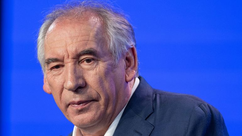 Nomination d'un Premier ministre en France : François Bayrou reçu à 8h30 à l'Elysée, la passation de pouvoir prévue dans la matinée
