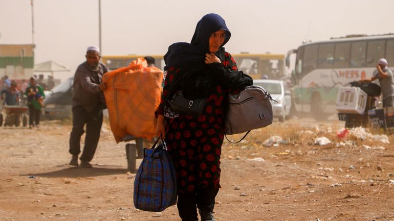 Afghans chassés d'Iran : 43.000 personnes à la frontière dont un quart d'enfants, une 