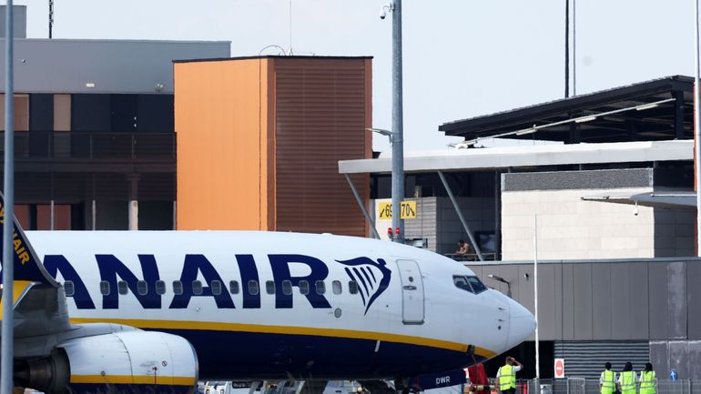 Chassé-croisé des vacances : de longues files d'attente observées à l'aéroport de Charleroi