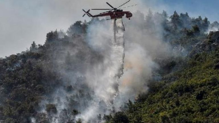 En Grèce, l'île d'Eubée toujours en feu, stabilisation des incendies au nord d'Athènes