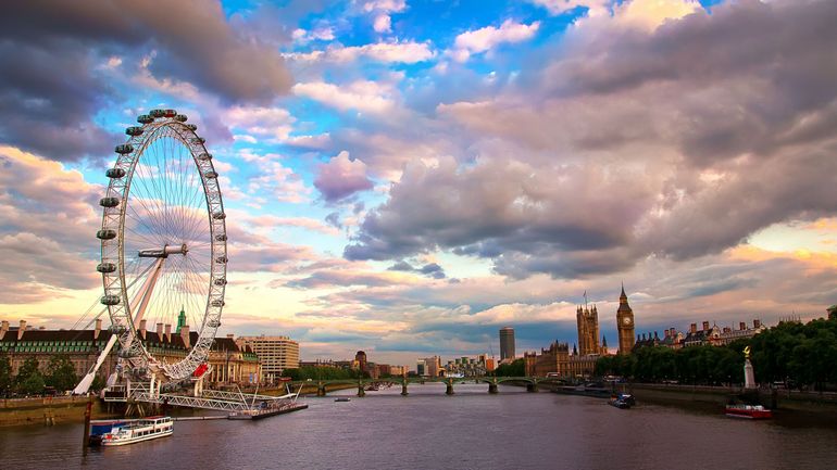 La grande roue de Londres tourne à rebours pour marquer le passage à l'heure d'hiver