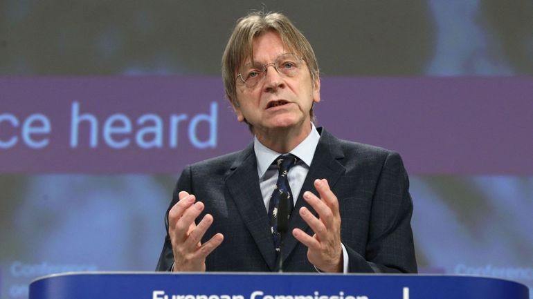 Guerre en Ukraine : Guy Verhofstadt, à Kiev, lance un appel à des sanctions européennes plus lourdes