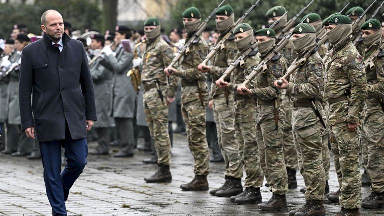 Défense : les syndicats négocient avec le chef d'état-major sur le futur statut des militaires