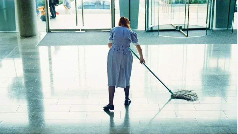 Titres-services : les aides ménagères moins payées à Bruxelles qu’en Flandre et en Wallonie