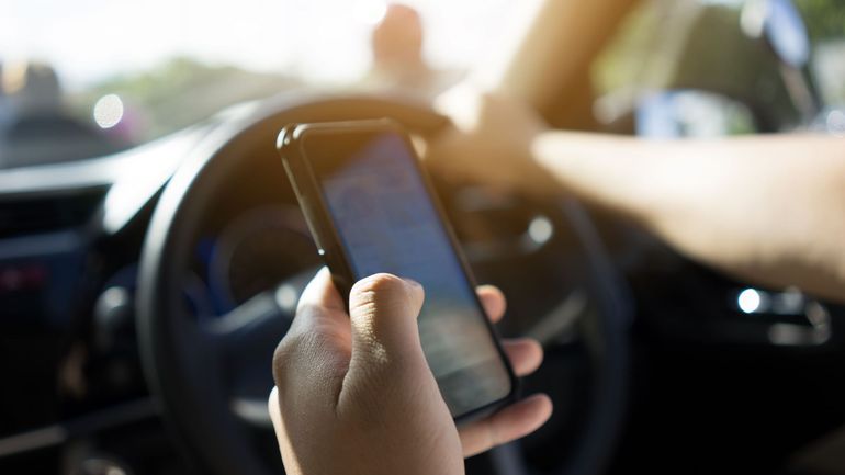 GSM au volant : le quiz qui peut vous éviter 174 euros d'amende