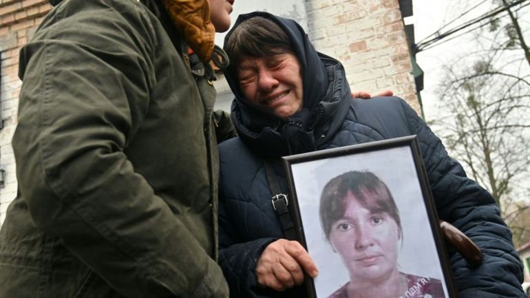 Guerre en Ukraine : à Boutcha, des familles recherchent encore les corps de proches